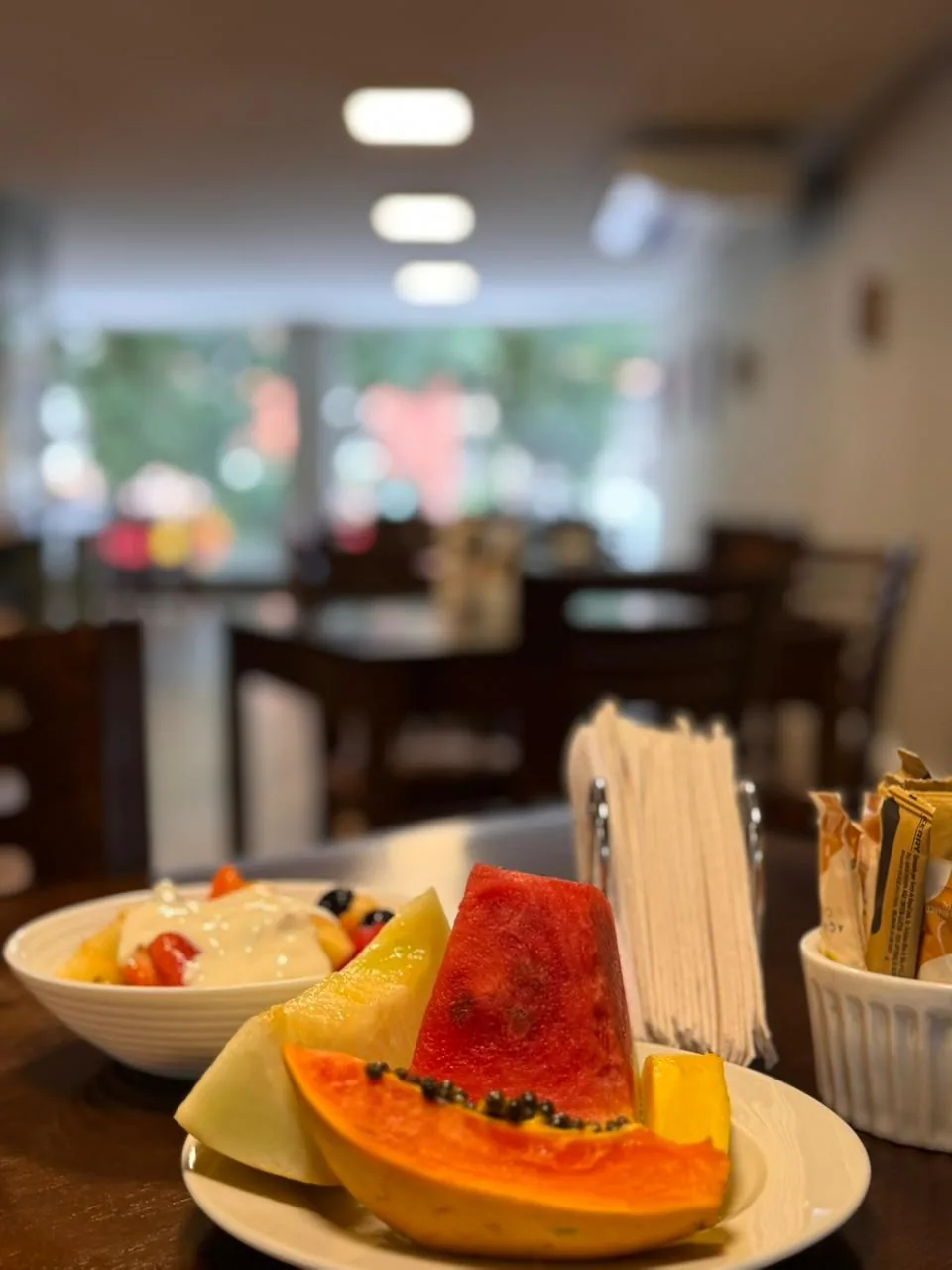 Café da manhã em buffet servido no Belém Soft Hotel (12)